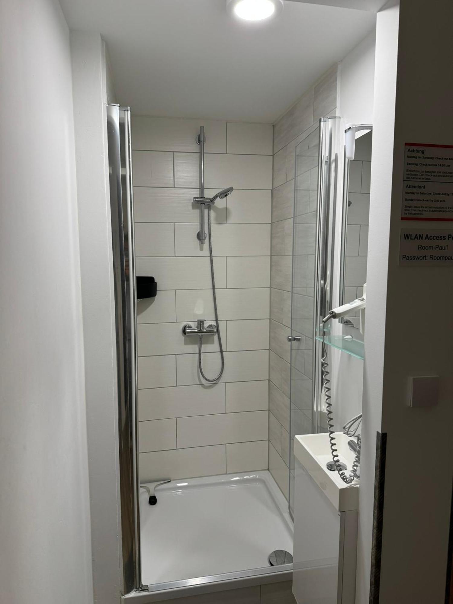 Room Pauli Hamburg Exterior photo